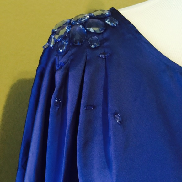 Gem shoulder blouse - Picture 3 of 3