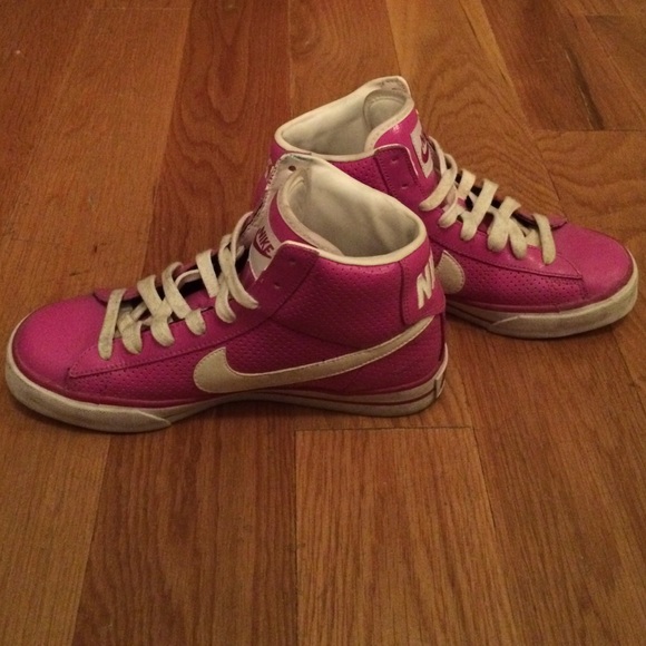 Bubble Gum Pink Nike - Picture 3 of 6
