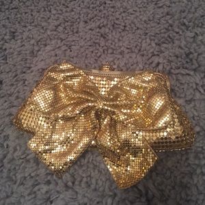 Gold bow clutch