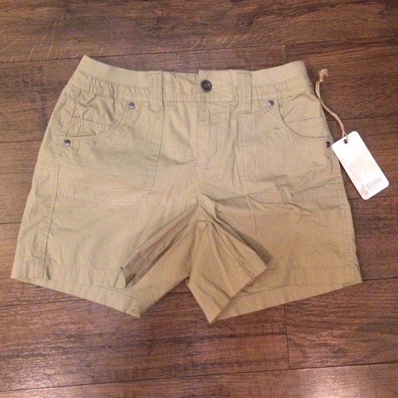 Alpine Designs sz 4 khaki shorts NWT