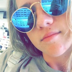 Meet your Posher, Avery