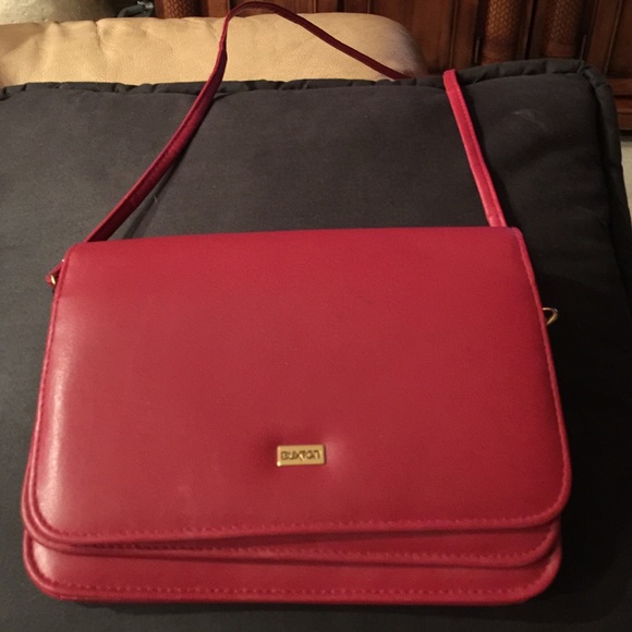 Buxton leather clutch