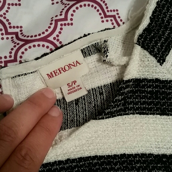 🎉SOLD🎉 Textured Striped Top - Picture 2 of 4