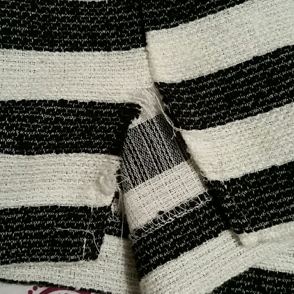 🎉SOLD🎉 Textured Striped Top - Picture 4 of 4