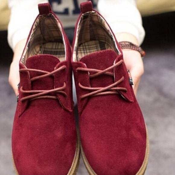 Simple burgundy lace-ups