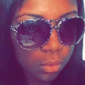 Meet your Posher, Alexis