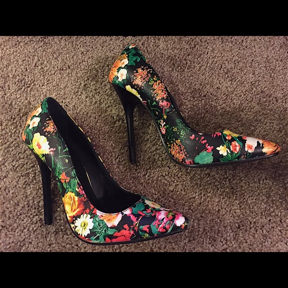 Queen Chateau Shoes - Sexy floral pumps