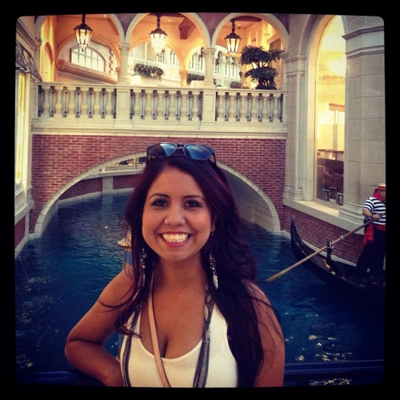 Meet your posher! - Picture 3 of 4