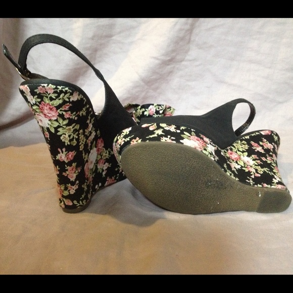 Madeline Stuart platform heels. - Picture 4 of 4