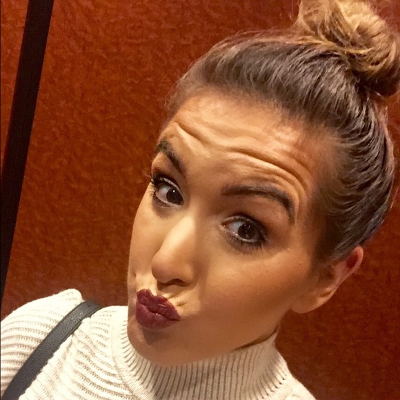 Meet your Posher, Jessica - Picture 3 of 4