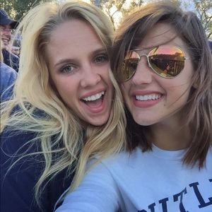 Meet your Posher, Alexis