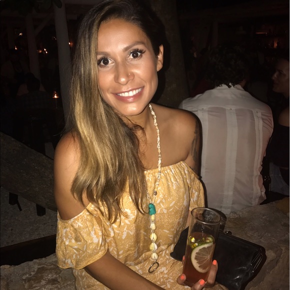 Meet your posher, Mayra! π - Picture 4 of 4