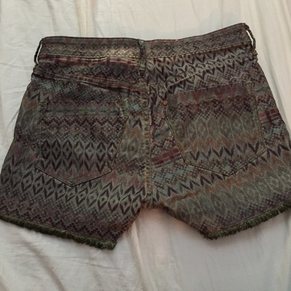 H&M Aztec Patterned Jean Shorts - Picture 2 of 4