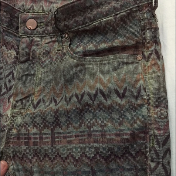 H&M Aztec Patterned Jean Shorts - Picture 3 of 4