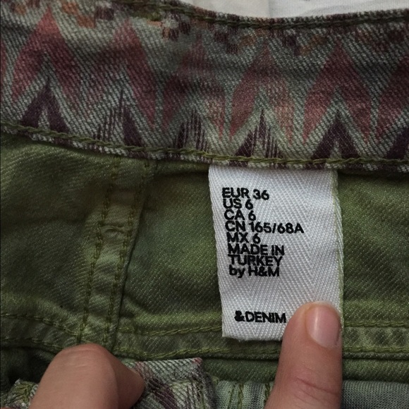 H&M Aztec Patterned Jean Shorts - Picture 4 of 4