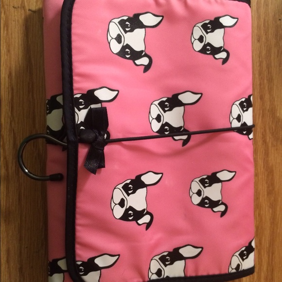 Boxer, multiple pocket hanging organizer