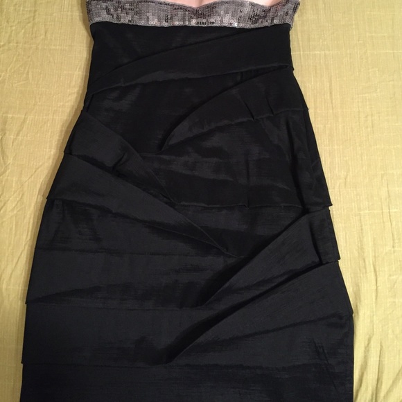 Dress - Picture 3 of 3