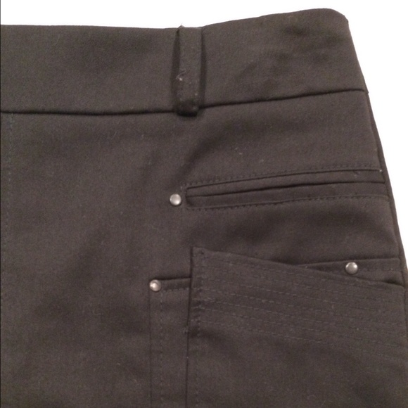 Adorable black pencil skirt with pockets - Picture 2 of 3