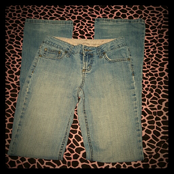 🔴 SOLD 🔴 L.e.i Bootcut Jeans