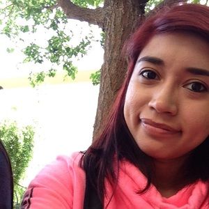 Meet your Posher, Yesenia