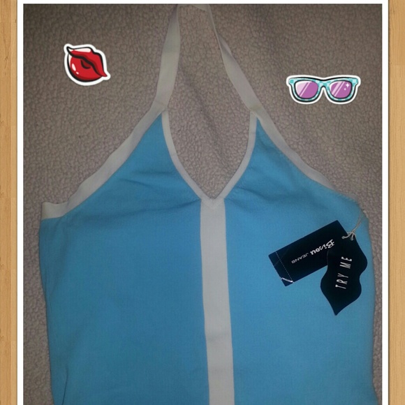 Beautiful halter top - Picture 2 of 4