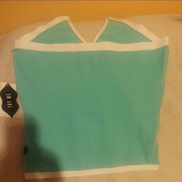 Beautiful halter top - Picture 3 of 4