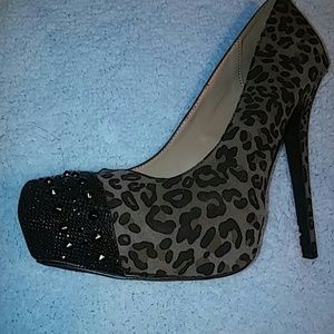 Leopard print black studded toe heels