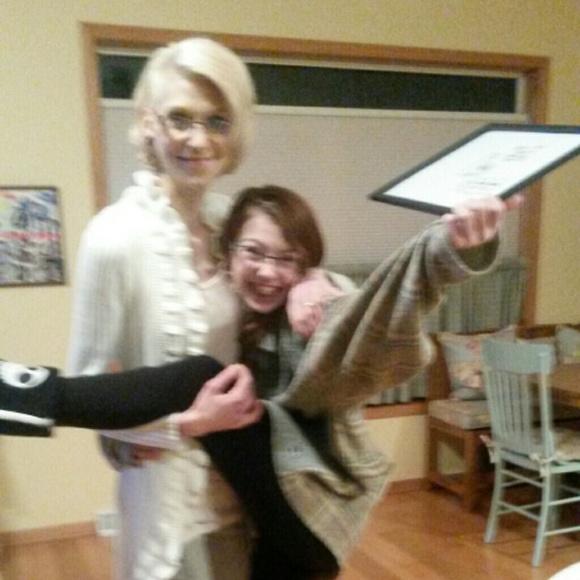 Meet your Posher, Nicole - Picture 2 of 2