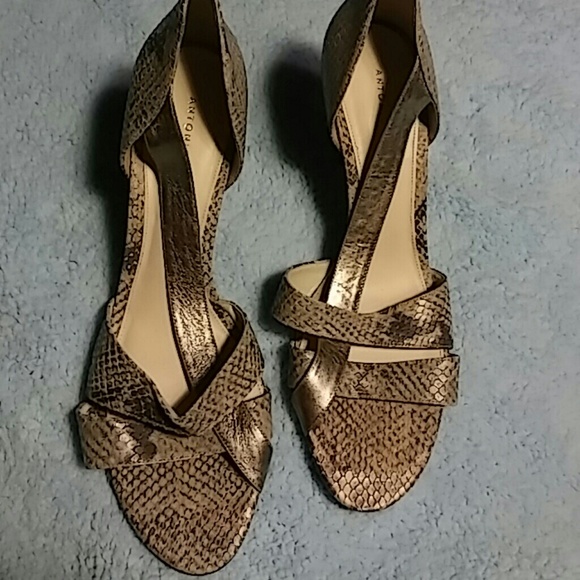 Silver snake skin heel