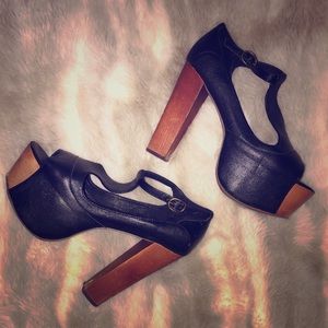 ❌sold❌ Jeffrey Campbell Foxy Black Leather size 6