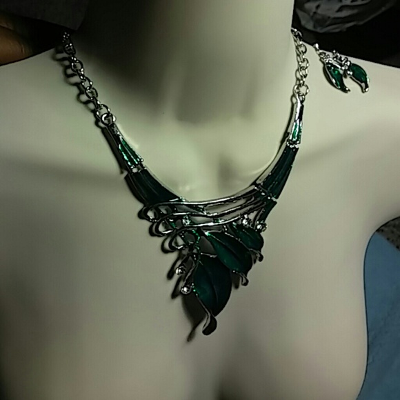 Emerald green necklace