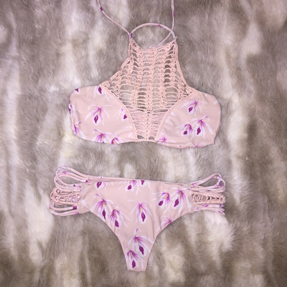 bottoms available! Top ❌sold❌ Acacia Panama