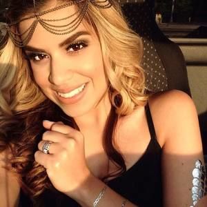 Meet your Posher, Daniela