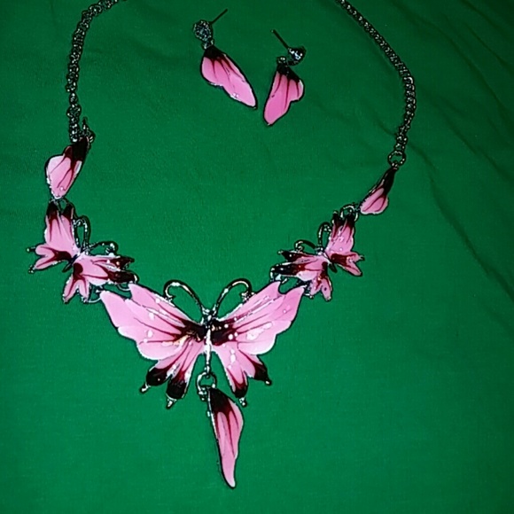 Beautiful pink butterfly necklace