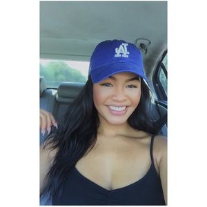 Meet your Posher, Mia