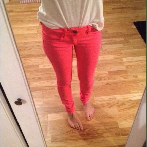 🚫SOLD NWOT Neon Pink Hollister Jeans Size 1