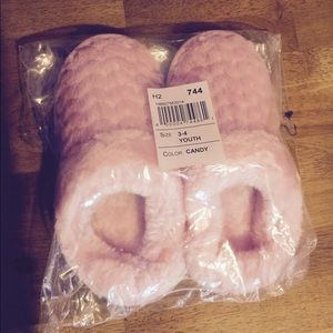 Girls Pink Slippers Size 3-4