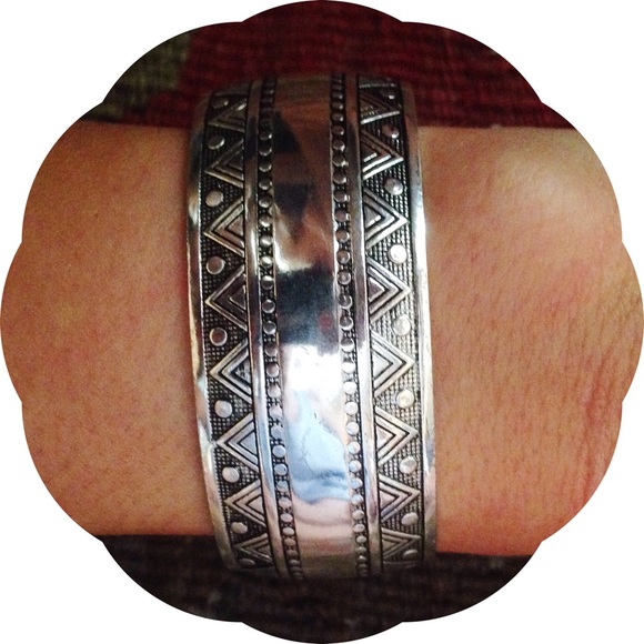 ⚡️LAST ONE⚡️Silver Engraved Boho Bangle Bracelet! - Picture 2 of 4