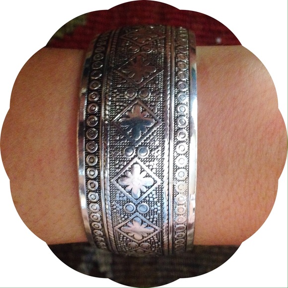 ⚡️LAST ONE⚡️Silver Engraved Boho Bangle Bracelet! - Picture 3 of 4