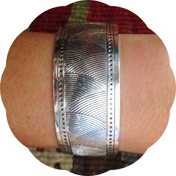 ⚡️LAST ONE⚡️Silver Engraved Boho Bangle Bracelet! - Picture 4 of 4