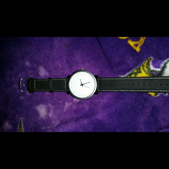 Watch - Picture 2 of 3