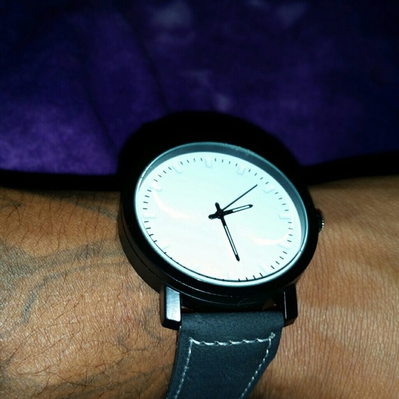 Watch - Picture 3 of 3