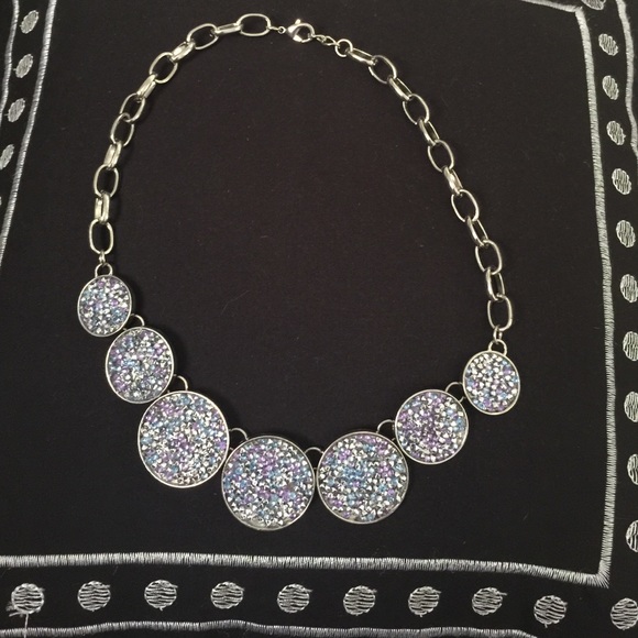 Francesca's Collections Jewelry - Statement necklace🎀