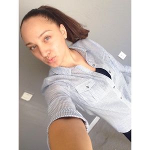 Meet your Posher, Aisha