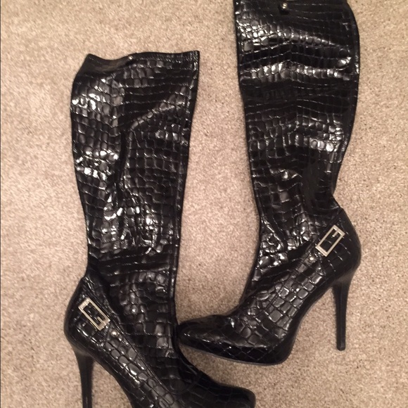 Sexy Guess pleather boots