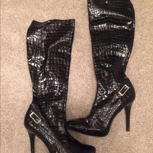 Sexy Guess pleather boots