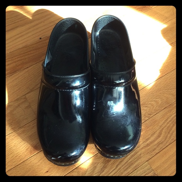 Shiny Black Dansko