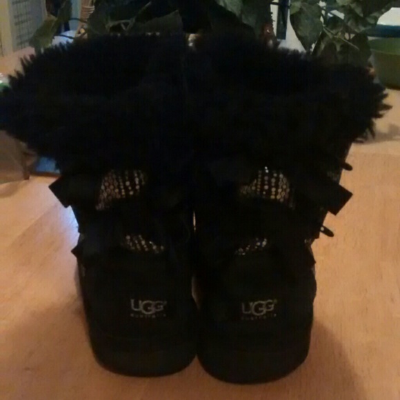 *SOLD*Girls UGG Boots - Picture 2 of 4