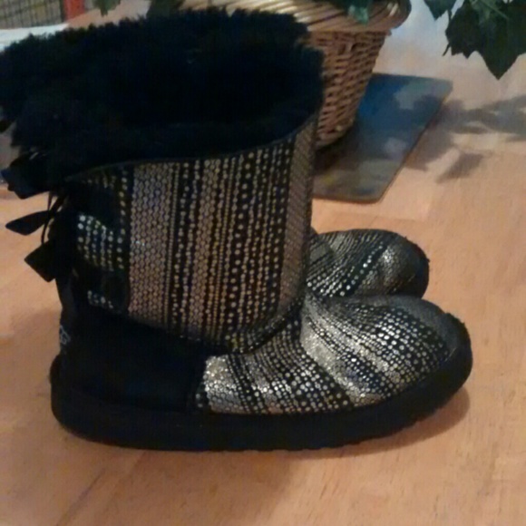 *SOLD*Girls UGG Boots - Picture 3 of 4
