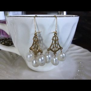 💕🌺 Gold Tone & Freshwater Pearl Earrings 🌺💕